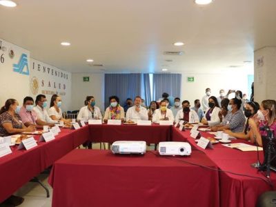 Se reúne Aidé Ibarez Castro con alcaldes de la Costa Chica del estado